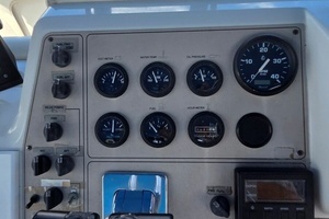 1998 Carver 405 Aft Cabin Motor Yacht thumbnail 19