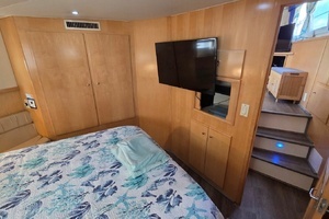 1998 Carver 405 Aft Cabin Motor Yacht thumbnail 52