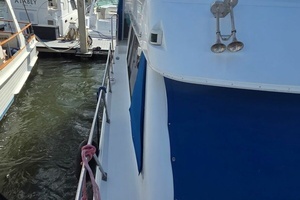 1998 Carver 405 Aft Cabin Motor Yacht thumbnail 29