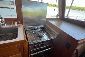 1987 Grand Banks 49 Motor Yacht thumbnail 29