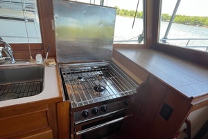 1987 Grand Banks 49 Motor Yacht thumbnail 29