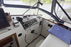 1987 Grand Banks 49 Motor Yacht thumbnail 19