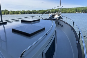 1987 Grand Banks 49 Motor Yacht thumbnail 10