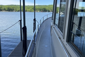 1987 Grand Banks 49 Motor Yacht thumbnail 15