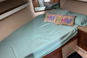 2005 Luhrs Convertible thumbnail 30