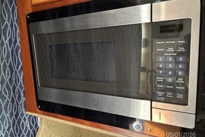 2005 Luhrs Convertible thumbnail 28