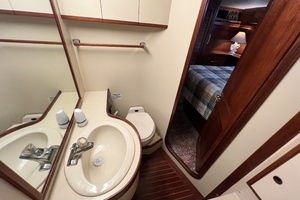 1982 Gulfstar 48 Aft Cabin thumbnail 27
