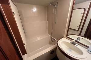 1982 Gulfstar 48 Aft Cabin thumbnail 26