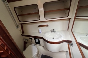 1982 Gulfstar 48 Aft Cabin thumbnail 10