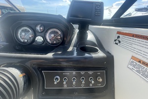 Photo 6062742 for 2019 Bayliner VR6 Bowrider I/O  