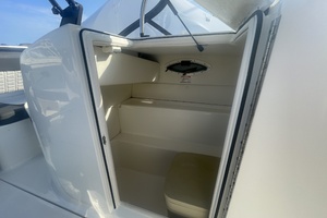 Photo 6062727 for 2019 Bayliner VR6 Bowrider I/O  