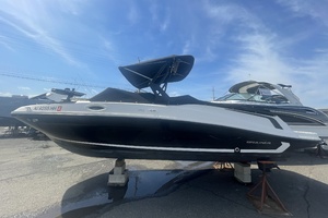 Photo 6062728 for 2019 Bayliner VR6 Bowrider I/O  