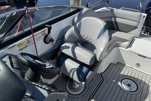 Photo 6063179 for 2019 Hurricane SunDeck 2486 OB  