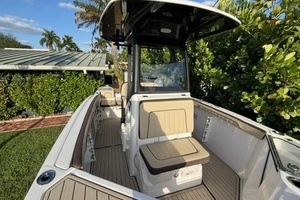 2024 Yamaha Boats 255 FSH Sport H thumbnail 9