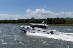 2019 Axopar 37 XC Cross Cabin thumbnail 1