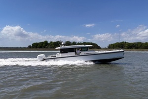 2019 Axopar 37 XC Cross Cabin thumbnail 3