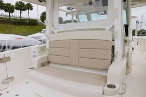 2018 Boston Whaler Outrage thumbnail 17