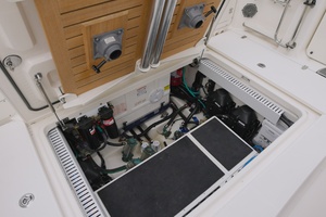 38FT (11.58M) BOSTON WHALER