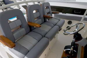 2018 Boston Whaler Outrage thumbnail 13