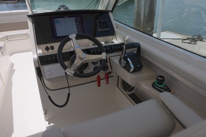 2024 Boston Whaler Vantage thumbnail 4