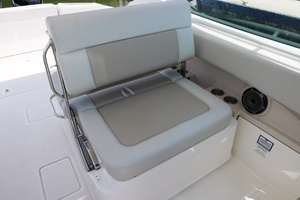 2024 Boston Whaler Vantage thumbnail 10
