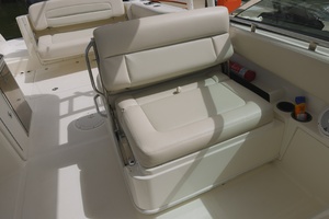2014 Boston Whaler Vantage thumbnail 14