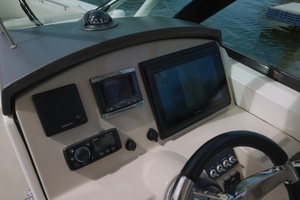 2014 Boston Whaler Vantage thumbnail 10