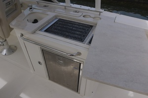 2014 Boston Whaler Vantage thumbnail 4