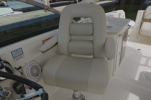 2014 Boston Whaler Vantage thumbnail 13