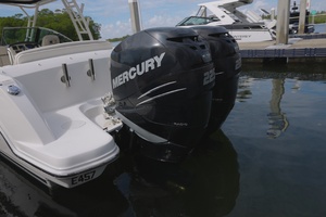 2014 Boston Whaler Vantage thumbnail 3