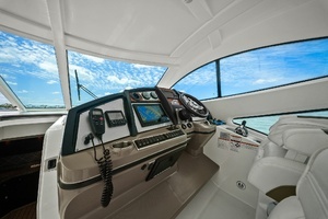 2012 Cruisers Yachts 540 Coupe thumbnail 10