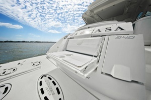 2012 Cruisers Yachts 540 Coupe thumbnail 45