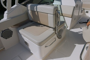 2022 Boston Whaler Vantage thumbnail 8