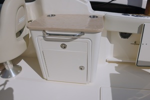 2022 Boston Whaler Vantage thumbnail 9