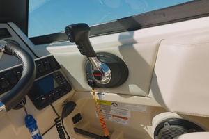 2022 Boston Whaler Vantage thumbnail 12
