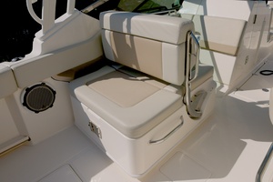 2022 Boston Whaler Vantage thumbnail 15