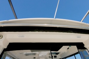 2023 Boston Whaler Conquest thumbnail 24