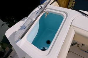 2023 Boston Whaler Conquest thumbnail 8