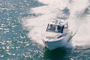 2023 Boston Whaler Conquest thumbnail 3