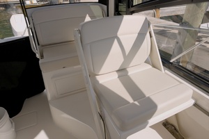 2023 Boston Whaler Conquest thumbnail 10