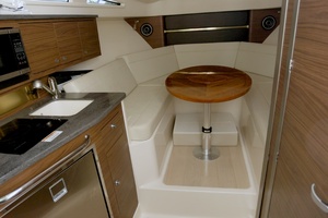 2023 Boston Whaler Conquest thumbnail 18