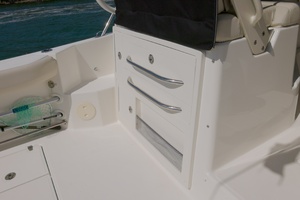 2023 Boston Whaler Conquest thumbnail 25