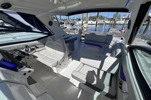 2021 Sea Ray 320 Sundancer thumbnail 10