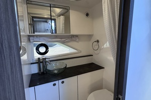 2021 Sea Ray 320 Sundancer thumbnail 15