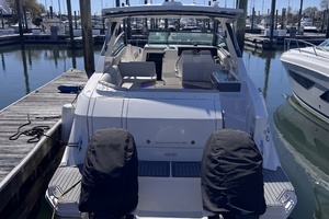 2021 Sea Ray 320 Sundancer thumbnail 2