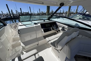 2021 Sea Ray 320 Sundancer thumbnail 8
