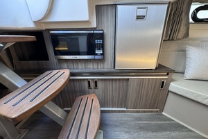 2021 Sea Ray 320 Sundancer thumbnail 14