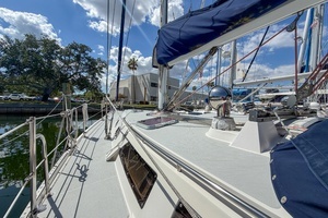 1993 Catalina 42 thumbnail 58