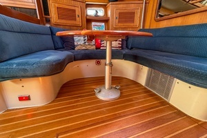 1993 Catalina 42 thumbnail 5