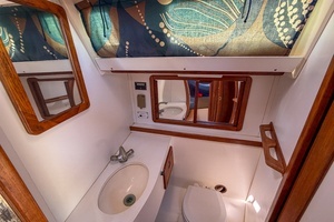1993 Catalina 42 thumbnail 23